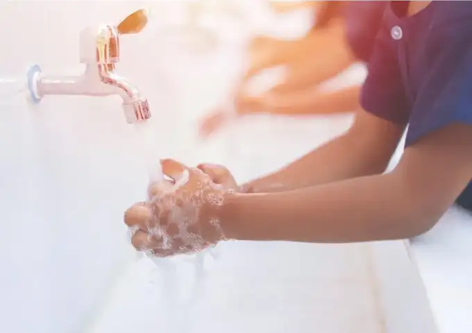 washing hands dettol